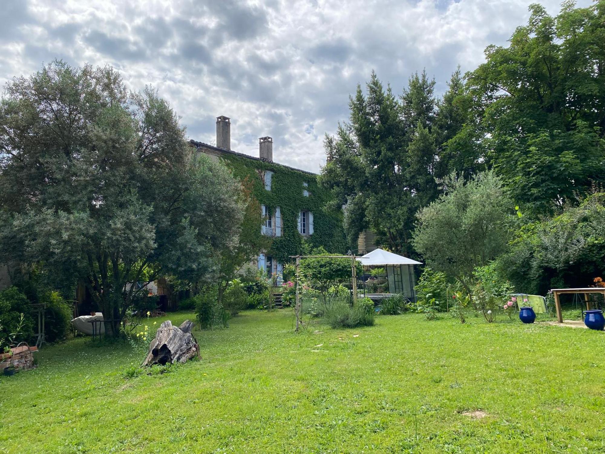 Au Jardin Y Bed & Breakfast Moissac Eksteriør bilde